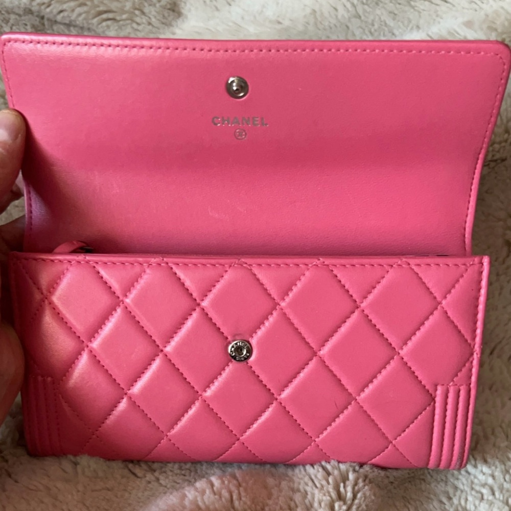Chanel | Women’s Pink Lambskin Diamond Quilted Boy Flap Long Leather Wallet Lux - Picture 4 of 17